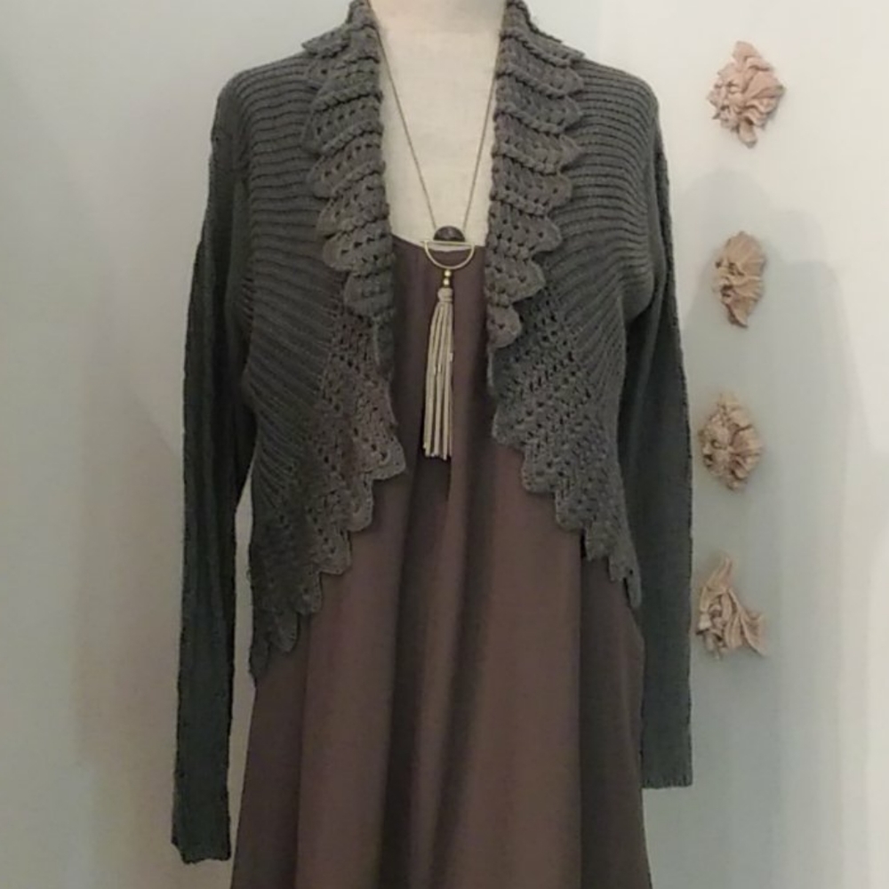 Adorable boho gray light sweater cardigan. Sz m/l